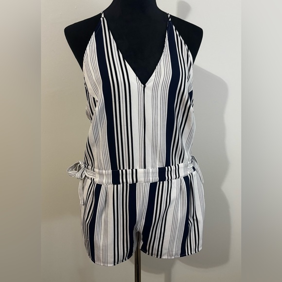 HYFVE Pants - HYFVE Size small Romper Shorts Side Pockets Open sides